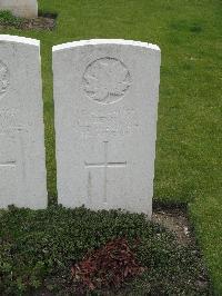 Zouave Valley Cemetery Souchez - Dennison, E B