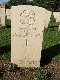 Minturno War Cemetery - Johns, Joseph Henry