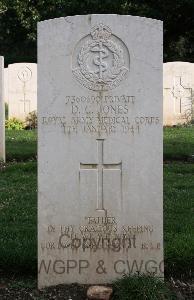 Minturno War Cemetery - Jones, David Charles