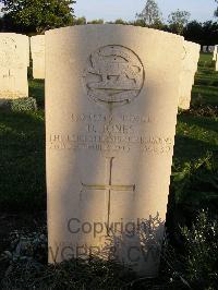 Minturno War Cemetery - Jones, David