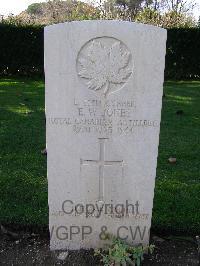 Minturno War Cemetery - Jones, Ernest William