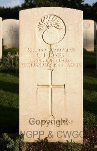 Minturno War Cemetery - Jones, Leonard James