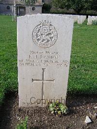 Minturno War Cemetery - Jouanny, Francis Henry