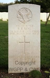 Minturno War Cemetery - King, Reginald Ernest