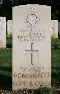 Minturno War Cemetery - Knight, Edgar Charles