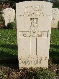 Minturno War Cemetery - Knopp, George Joseph