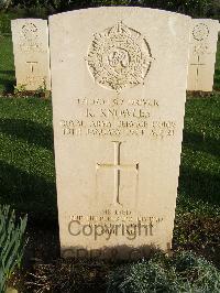 Minturno War Cemetery - Knowles, Kenneth