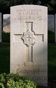 Minturno War Cemetery - Langrick, Robert