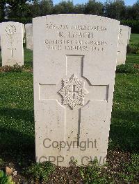 Minturno War Cemetery - Leach, Kenneth