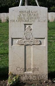 Minturno War Cemetery - Leake, James Walter