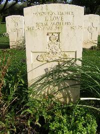 Minturno War Cemetery - Love, Thomas