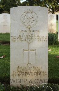 Minturno War Cemetery - Lowery, John Alfred