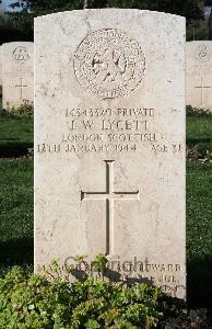 Minturno War Cemetery - Lycett, Joseph William