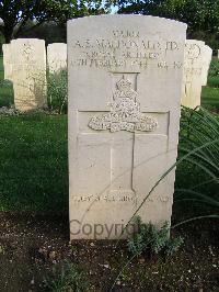 Minturno War Cemetery - MacDonald, Andrew Stewart