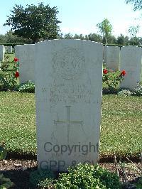 Minturno War Cemetery - MacDougall, William Kilgour