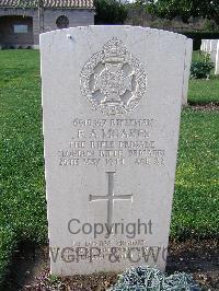 Minturno War Cemetery - Moakes, Edmund Albert