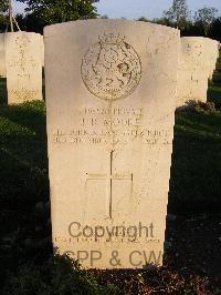 Minturno War Cemetery - Moore, John Robert