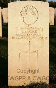 Minturno War Cemetery - Moore, Norman