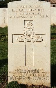 Minturno War Cemetery - Musselwhite, Ernest John