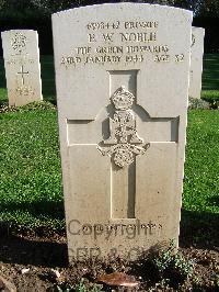 Minturno War Cemetery - Noble, Edgar William