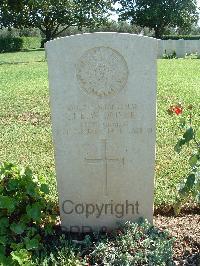 Minturno War Cemetery - Oliver, John Ernest William