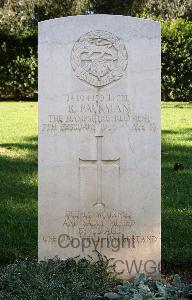 Minturno War Cemetery - Packman, Robert