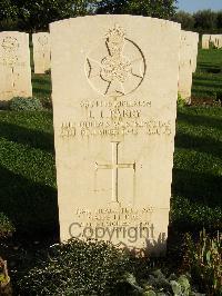 Minturno War Cemetery - Parry, Lewis Ivor