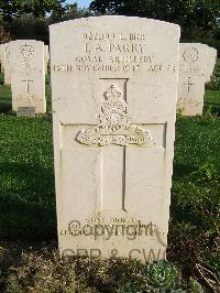 Minturno War Cemetery - Parry, Thomas Albert