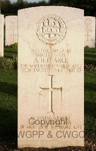 Minturno War Cemetery - Pearce, Albert Henry