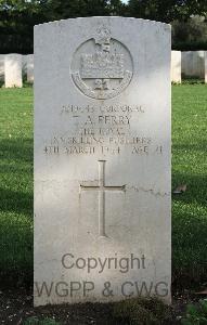 Minturno War Cemetery - Perry, Thomas Andrew