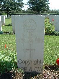 Minturno War Cemetery - Reynolds, Douglas John Arthur