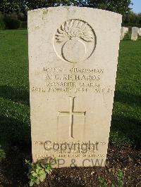 Minturno War Cemetery - Richards, Albert George