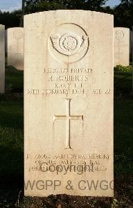 Minturno War Cemetery - Roberts, Raymond