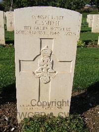 Minturno War Cemetery - Smith, Charles