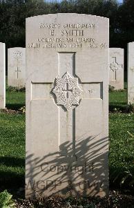 Minturno War Cemetery - Smith, Ernest