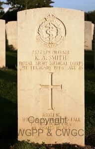 Minturno War Cemetery - Smith, Kenneth Albert