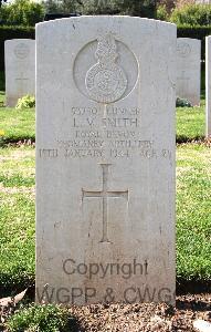 Minturno War Cemetery - Smith, Leslie Victor