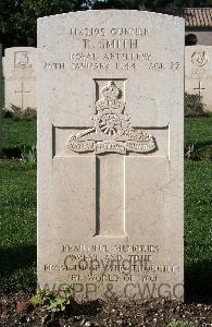 Minturno War Cemetery - Smith, Reginald