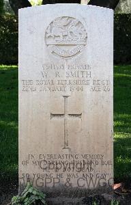 Minturno War Cemetery - Smith, William Robert