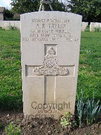 Minturno War Cemetery - Tayles, Albert Bernard