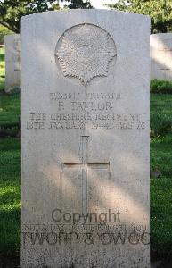 Minturno War Cemetery - Taylor, Frederick