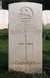 Minturno War Cemetery - Thompson, Ronald James