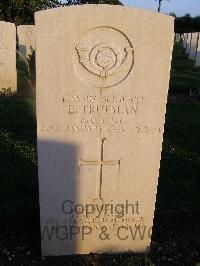 Minturno War Cemetery - Trueman, Edward