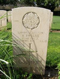 Minturno War Cemetery - Tweedie, David Foulis