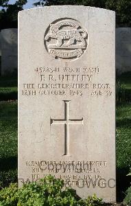 Minturno War Cemetery - Uttley, Fred Robinson