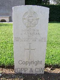 Minturno War Cemetery - Vasicek, John Anthony