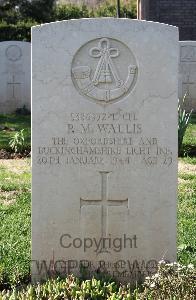 Minturno War Cemetery - Wallis, Peter Maurice