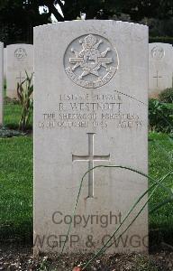 Minturno War Cemetery - Westnott, Richard