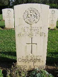 Minturno War Cemetery - White, Ernest James