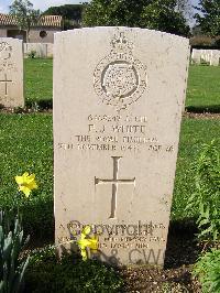 Minturno War Cemetery - White, Eric John